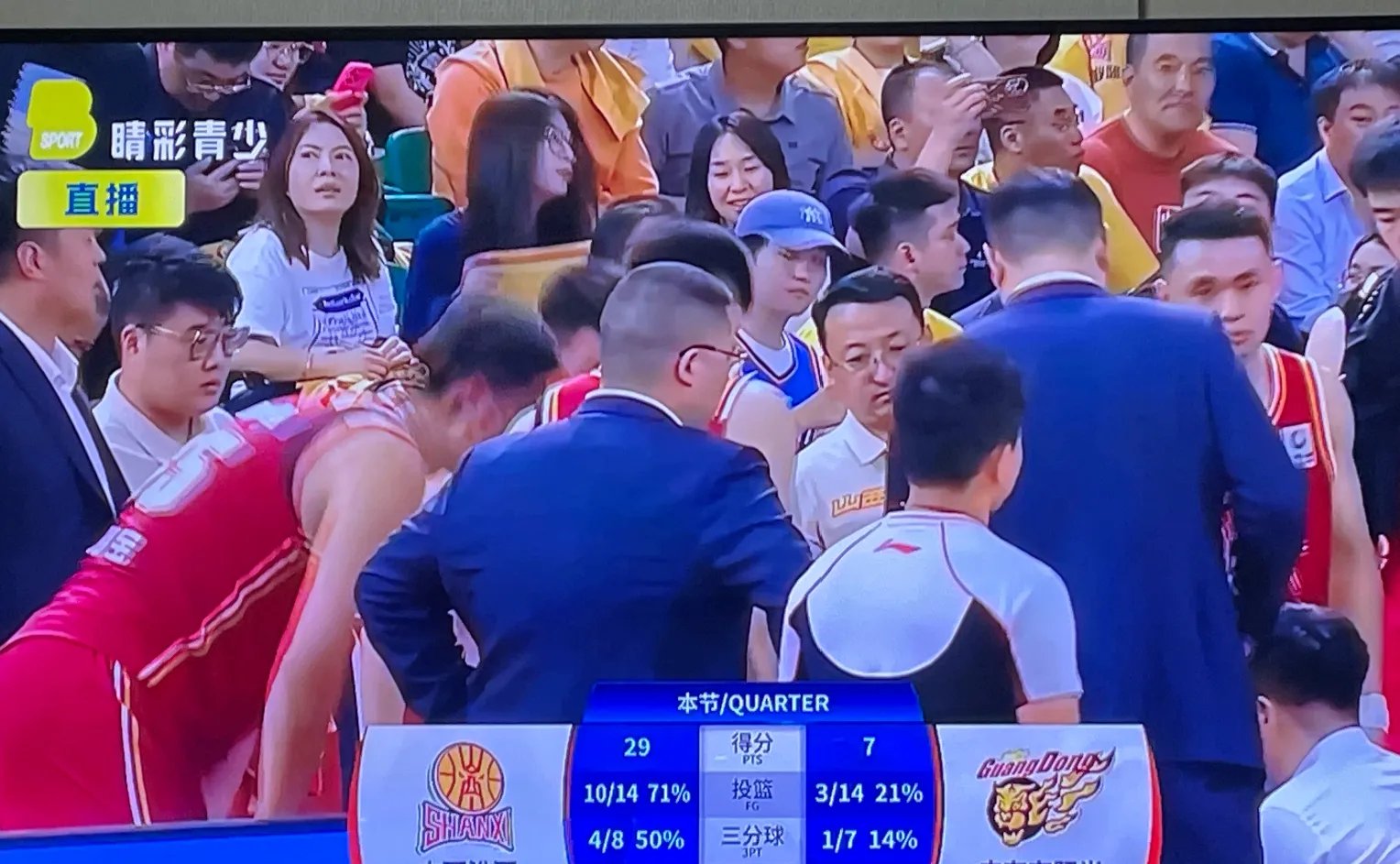 山西队主场大胜，全队表现抢眼