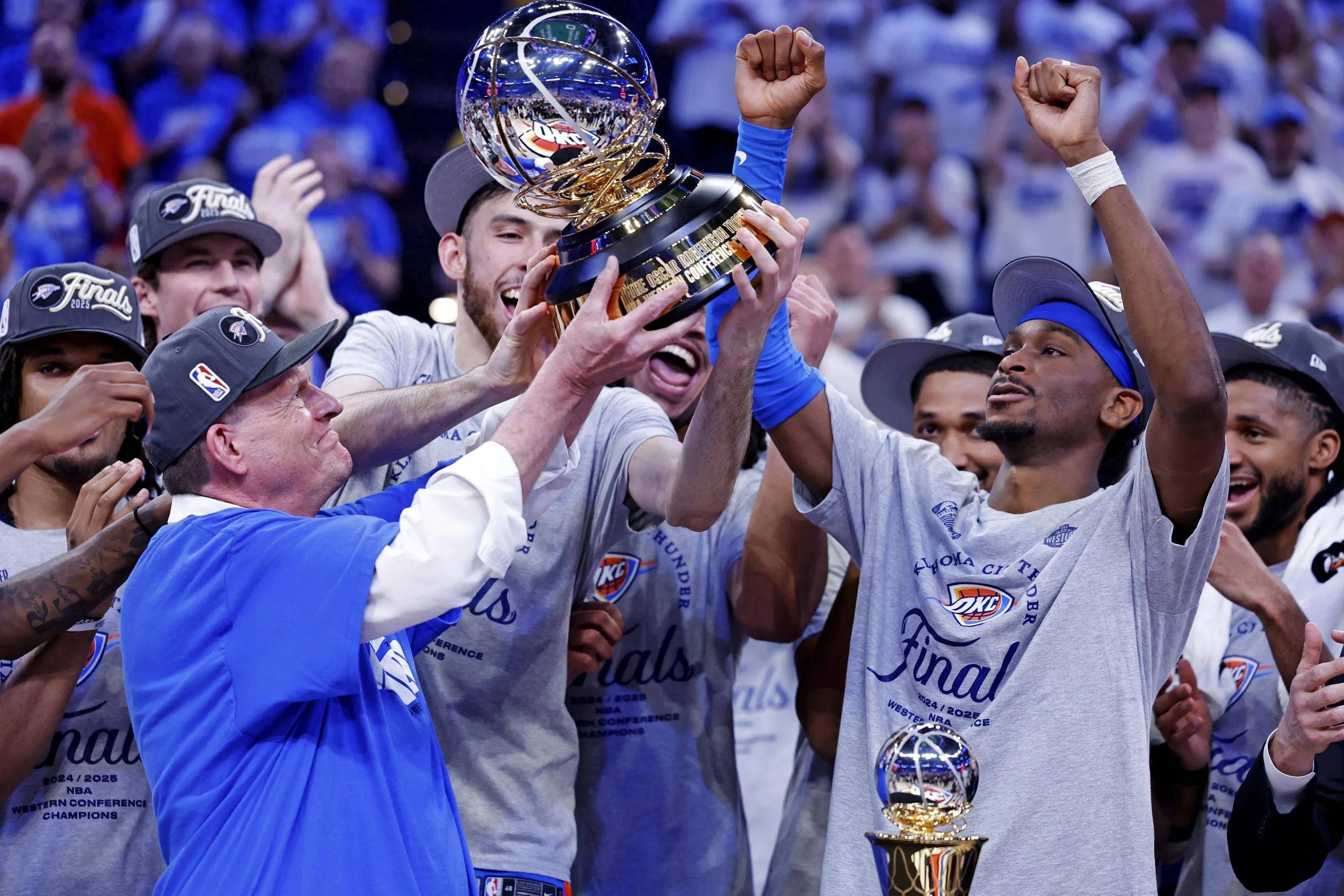 顶尖球队对决,场上比赛充满悬念,胜负难料 顶尖球队对决,场上比赛充满悬念,胜负难料