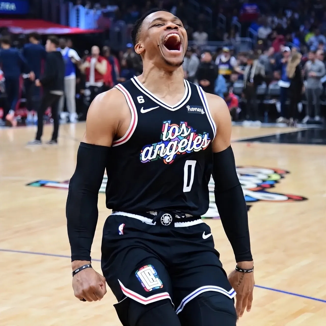 开云平台-爵士队中锋状态回升，带领球队冲击前列的简单介绍