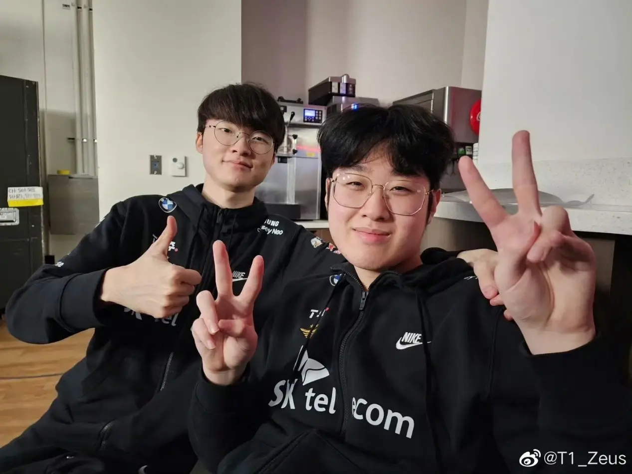 开云体育在线-T1翻盘EG，Zeus关键团战开团秒人宿命之战半决赛，让粉丝疯狂欢呼