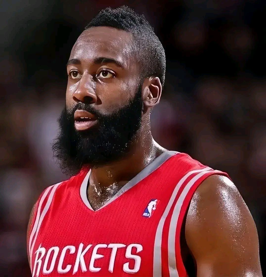 开云平台-NBA球员本赛季表现亮眼，连续场次刷新个人得分纪录