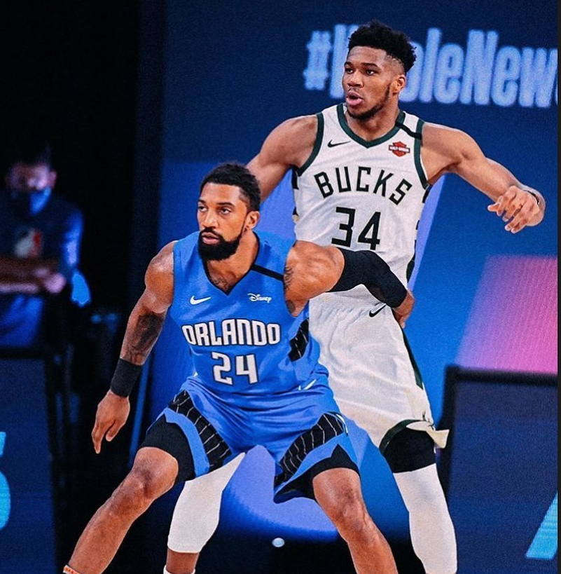 开云体育官网-东部首战：雄鹿不败赢得开门红