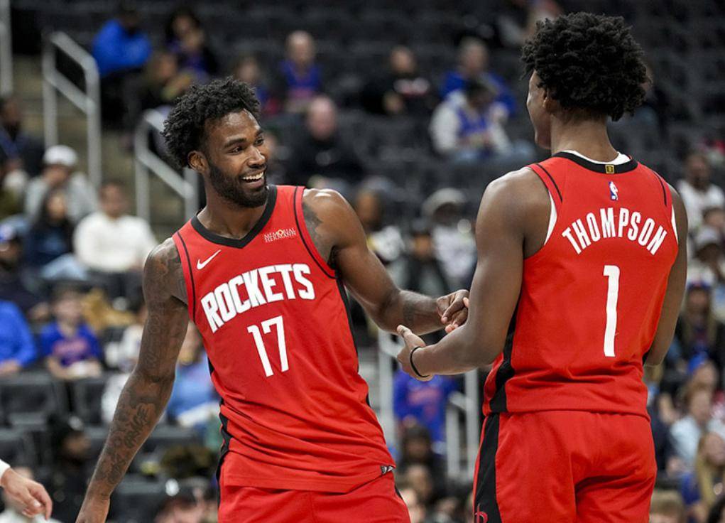 火箭大胜独行侠,实现四连胜 火箭大胜独行侠,实现四连胜