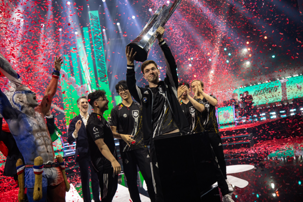 开云体育官方网站-KT险胜FNC，Caps开启传奇时刻宿敌对决全球总决赛，让粉丝疯狂欢呼