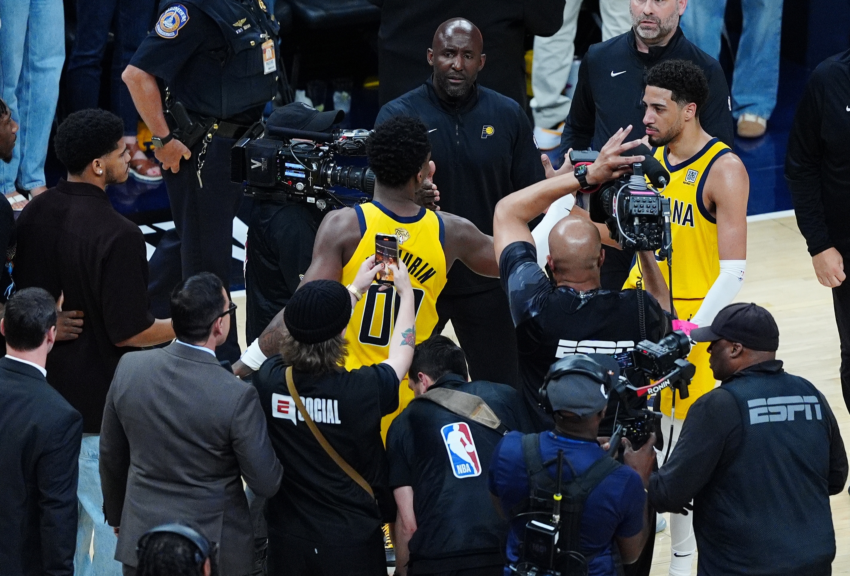 开云体育入口-步行者队计划调整阵容，力争晋级季后赛