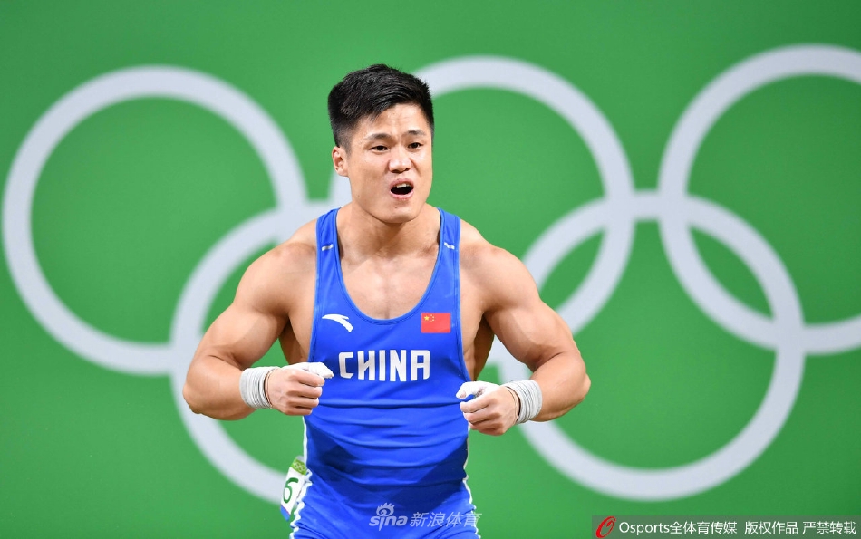 俄罗斯举重名将稳坐金牌,实力过人 俄罗斯举重名将稳坐金牌,实力过人