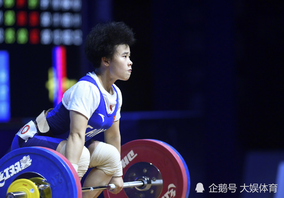 俄罗斯举重名将稳坐金牌,实力过人 俄罗斯举重名将稳坐金牌,实力过人