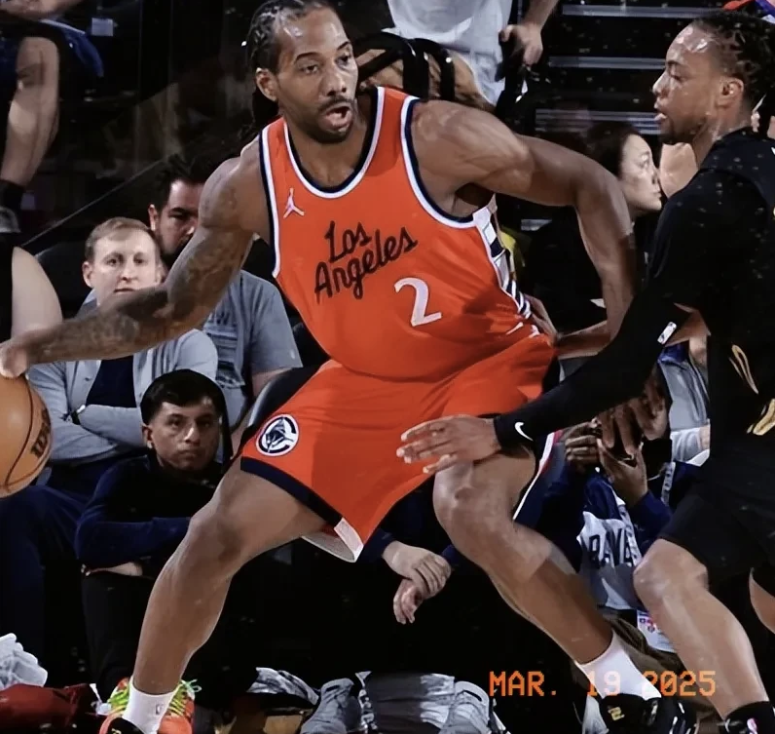 快船逆转击败独行侠，莱昂纳德关键时刻崭露头角