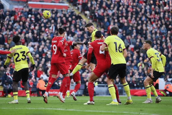 伯恩利主场大破对手，终结连败颓势