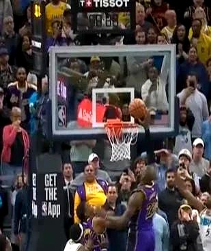 步行者碾压上海队,东契奇统治全场 步行者碾压上海队,东契奇统治全场