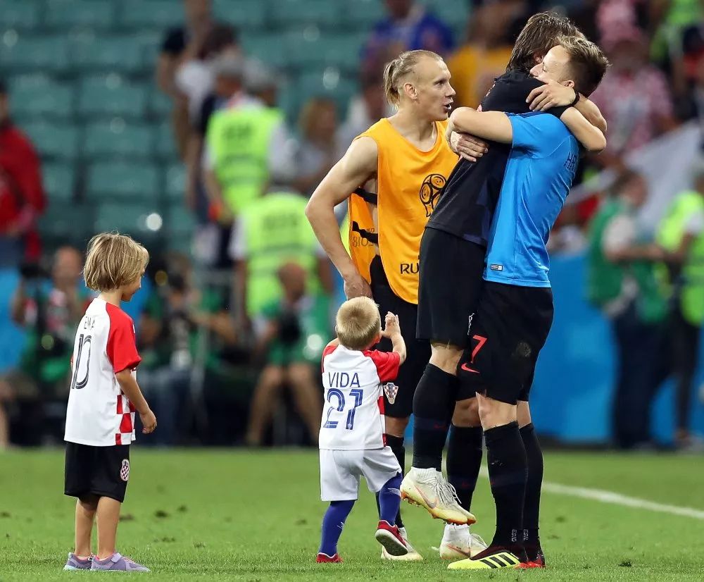 关于里昂绝杀英格兰，莫德里奇关键制胜的信息