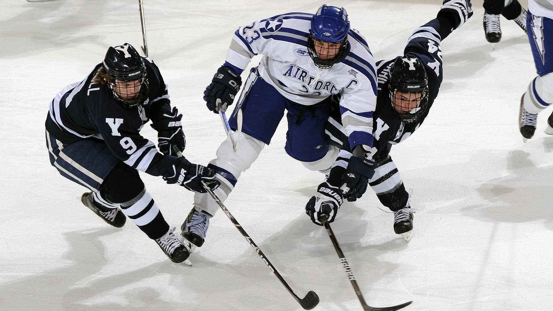 当斯蒂芬·库里穿越回2006,他用三分雨防死了比卢普斯?