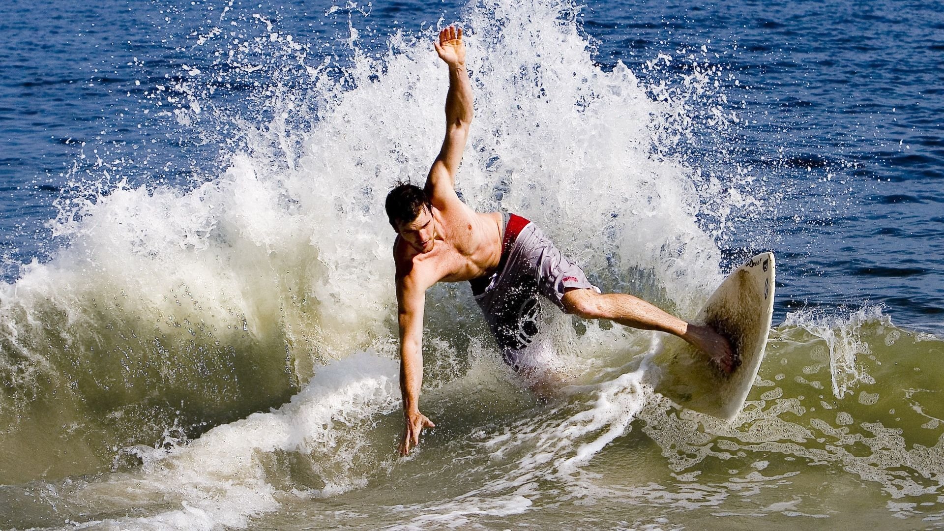 国家血脉觉醒时，从拉沃尔杯到戴维斯杯，看梅德韦杰夫如何用孤独换一场震彻球场的统治