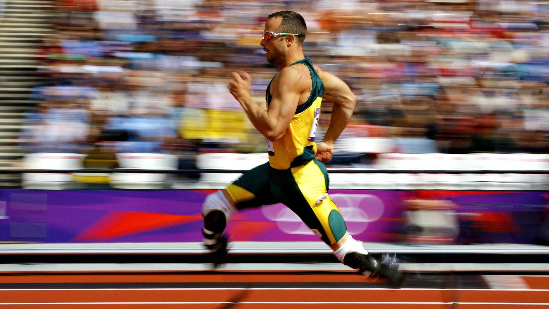 这里的关键挑战在于萨内并非勒沃库森球员。因此,这篇文章的唯一性恰恰可以建立在这个矛盾之上,将其转化为一个探讨足球生态、全球化与个人英雄主义的叙事切入点